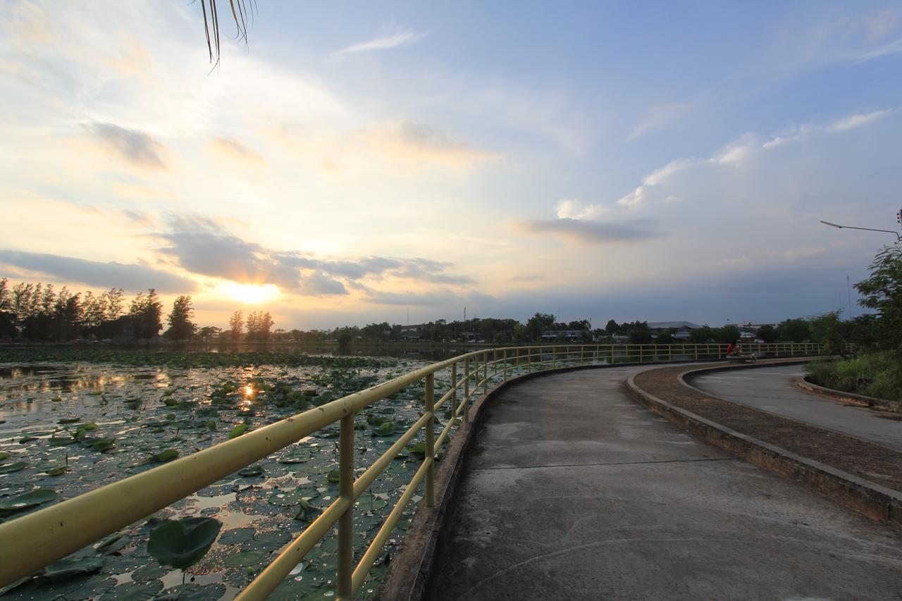 โรงแรมนางรอง Exteriér fotografie